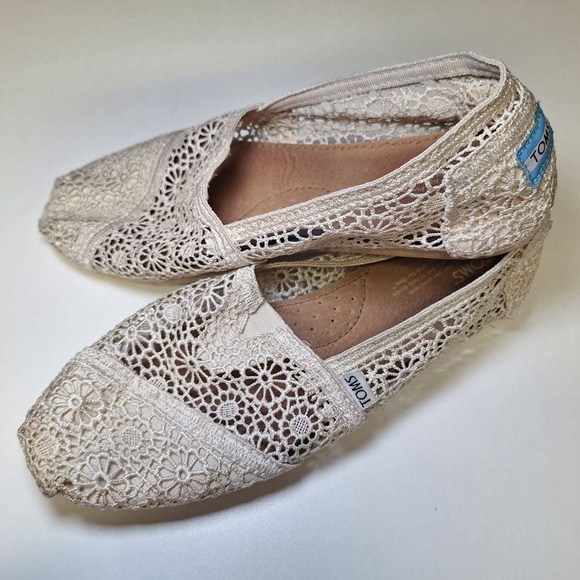 TOMS Womens Beige Crochet Lace Flats Slip On Loafers Shoes Size 10 - Picture 2 of 8